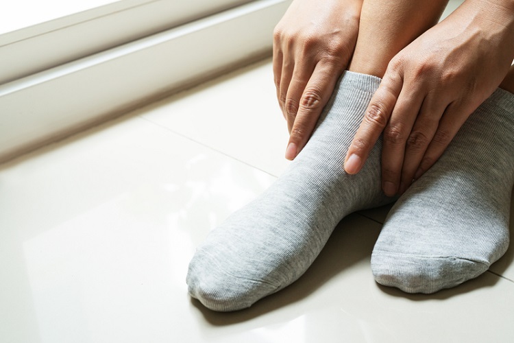 襪子穿到鬆垮、破損才汰換？ 小心細菌滋生釀4大足部問題