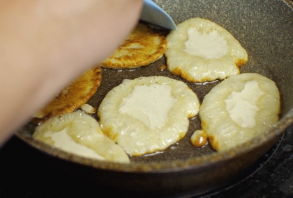 煎年糕怕太油？專家公開「7關鍵技巧」油量差很大  少做1步就差很多